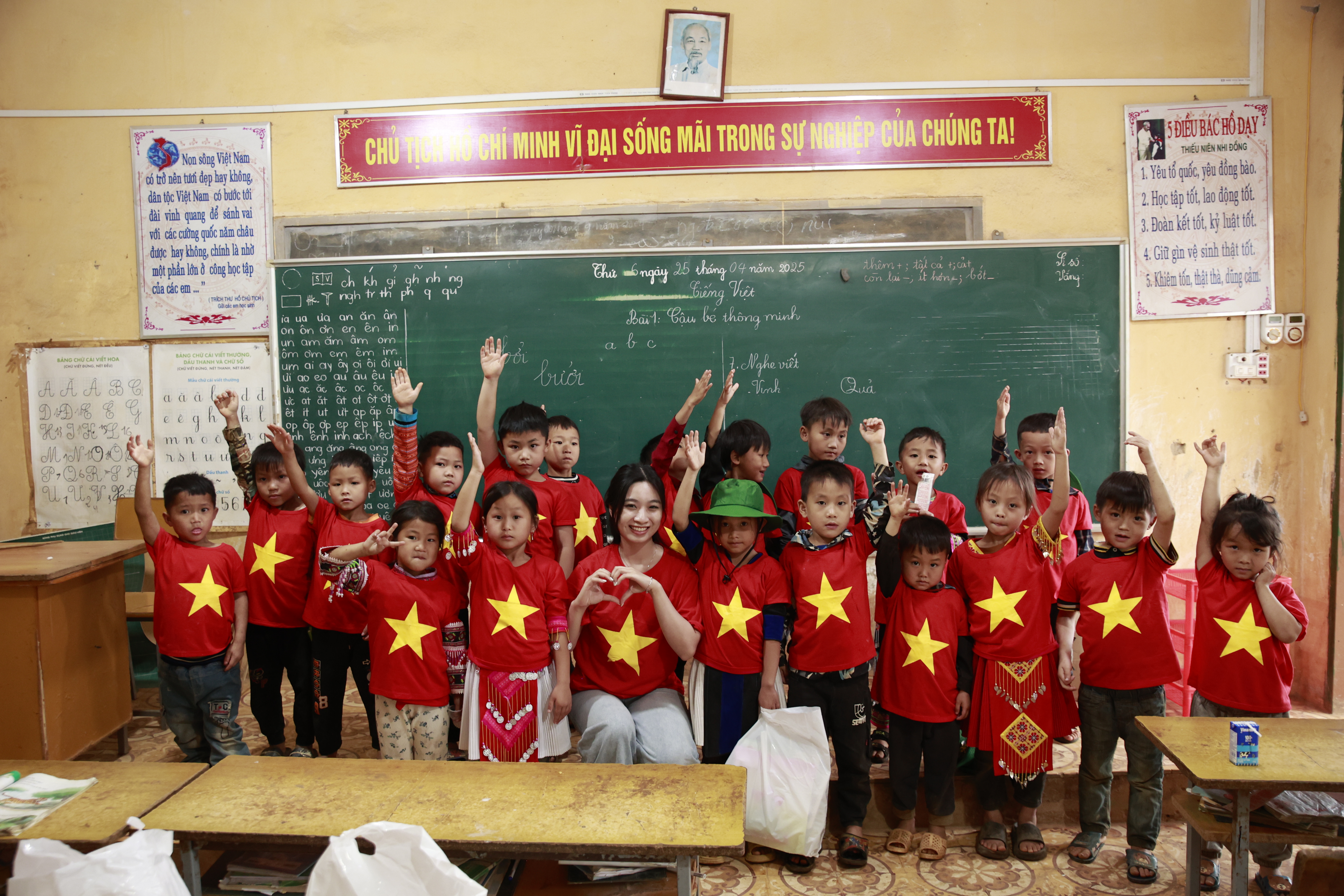 50 Năm Thống Nhất – Lá Cờ Vẫn Bay Giữa Những Mái Trường Cao