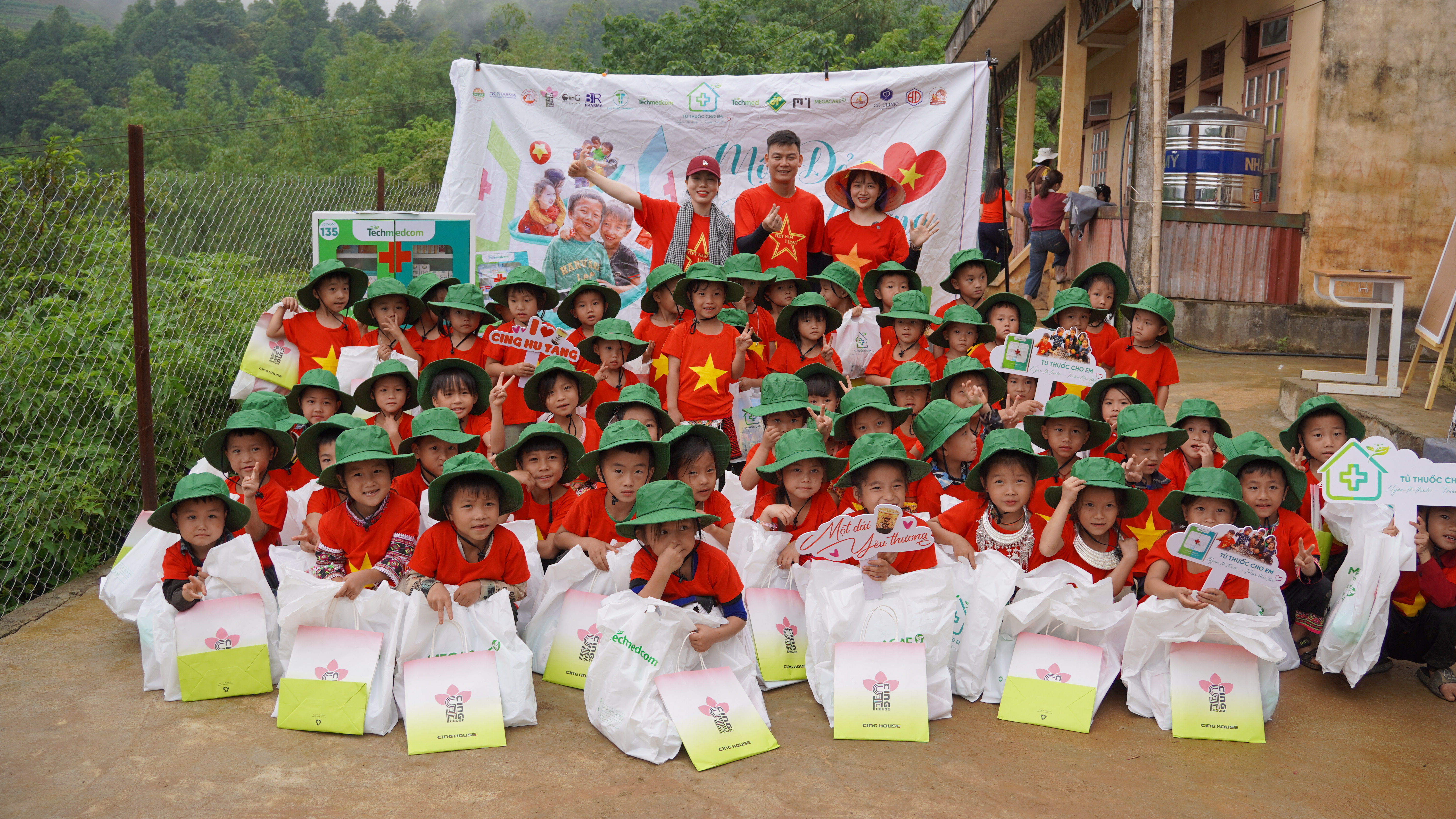 Tháng Tư – Hành Trình Tri Ân Và Tiếp Nối Từ “Tủ Thuốc Cho Em”